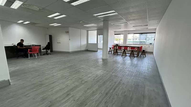 172 m² Office to let in Claremont, Buchanan Chambers (photo 7)