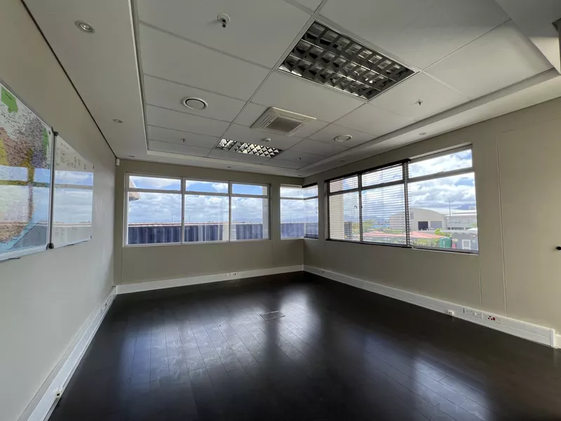 4 209 m² Industrial to let in Airport Industrial, 2 Gulfstream Avenue (photo 19)