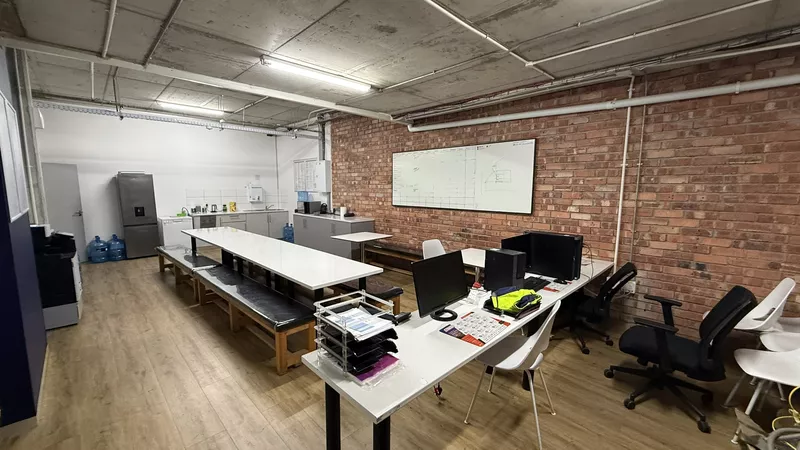 360 m² Office to let in Observatory, North Park (photo 22)
