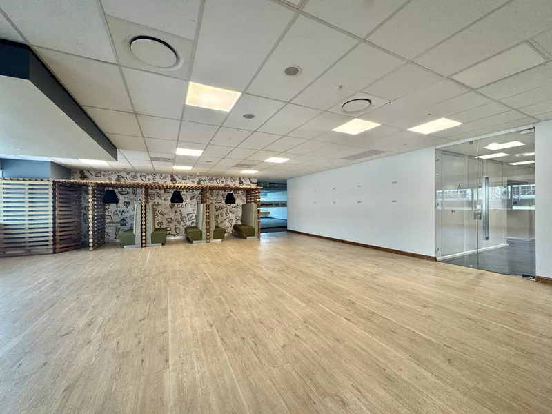 950 m² Office to let in Cape Town, The Towers (photo 6)