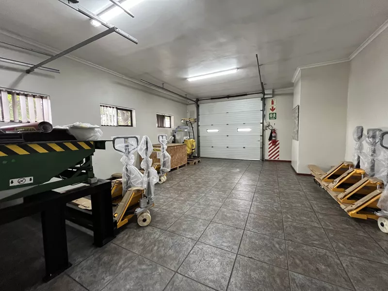1 928 m² Industrial to let in Parow Industrial, 24 Junction Road (photo 18)