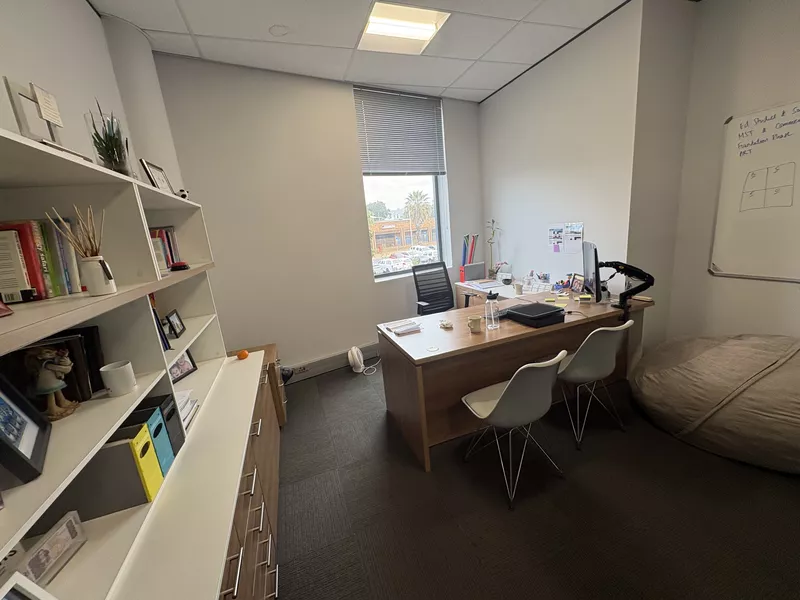 305 m² Office to let in Durbanville, Village Square (photo 13)