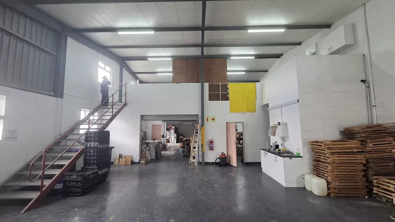 310 m² Industrial to let in Strand, 2 Boundary Road, George Park, Strand (photo 7)