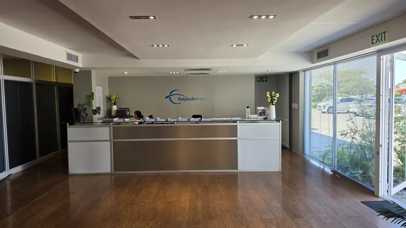 647 m² Office to let in Century City, 5 Edison Way - Century Gate (photo 13)