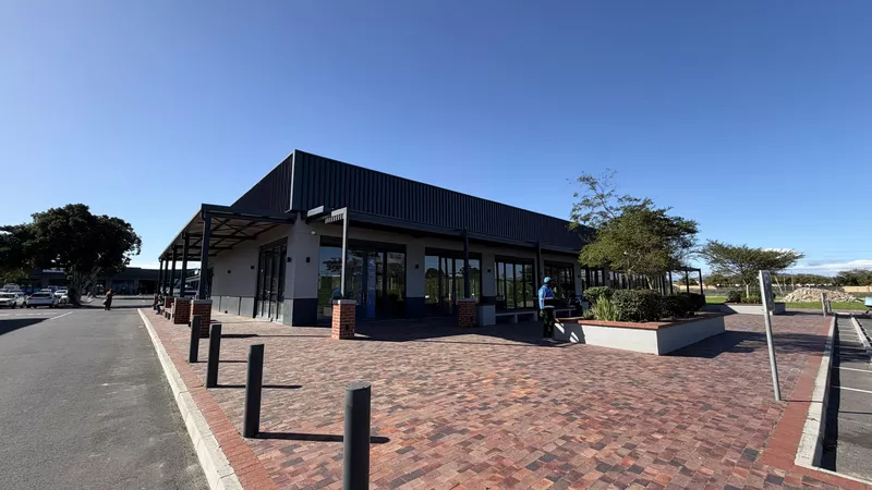 800 m² Retail Property to let in Brackenfell, Brackenfell Shopping Centre (photo 4)