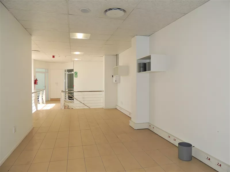 1 238 m² Property to let in 25 - 27 Thor Cir (photo 12)