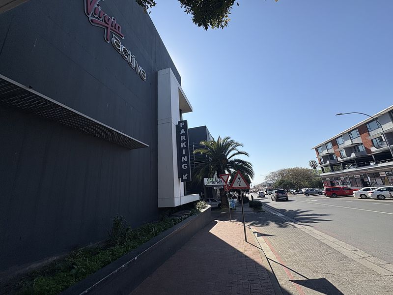 100 m² Retail Property to let in Durbanville, De Ville Shopping Centre (photo 4)