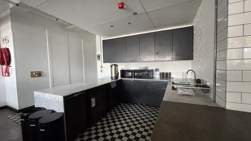 830 m² Office to let in Cape Town City Centre/CBD, Twinnell House (photo 33)