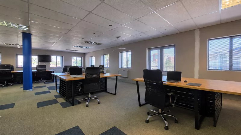 200 m² Office to let in Central Park, The Pavilion (photo 22)