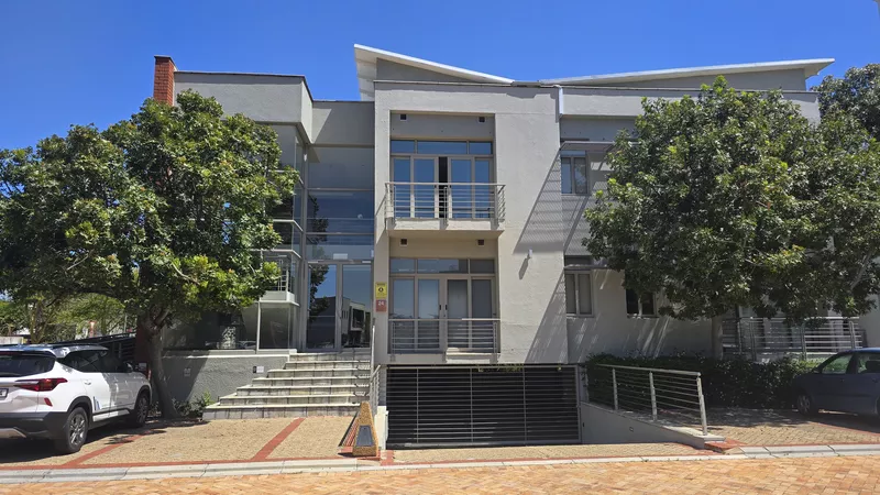 124 m² Office to let in Century City, Eaton House (photo 1)