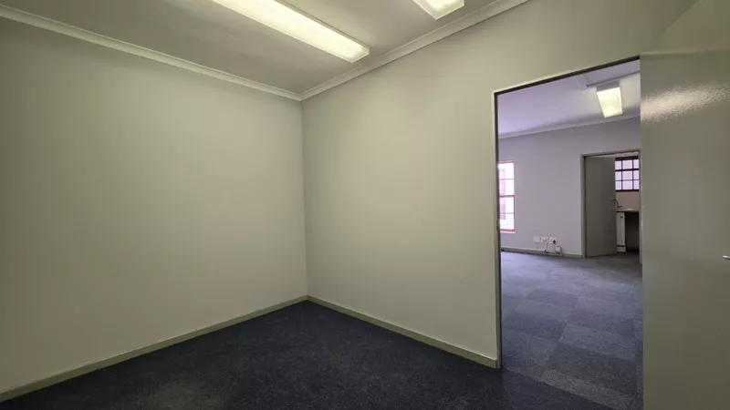 219 m² Office for sale in Bellville, Old Dutch Square (photo 24)