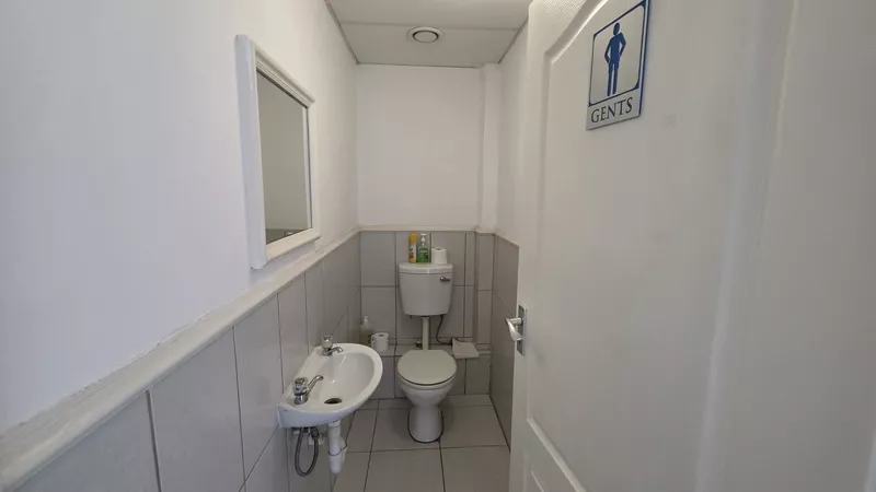 647 m² Office to let in Century City, 5 Edison Way - Century Gate (photo 55)