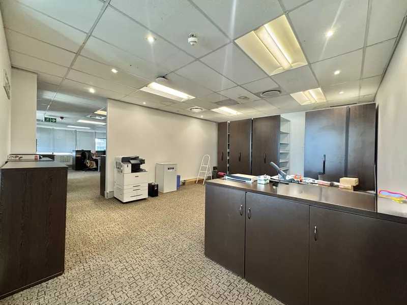542 m² Office to let in Cape Town City Centre/CBD, 2 Long Street (photo 6)