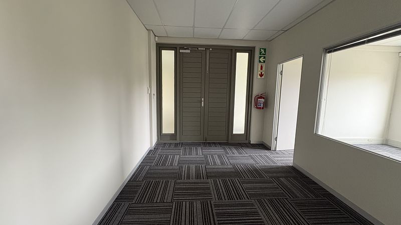 161 m² Office to let in Durbanville, Park Central (photo 16)