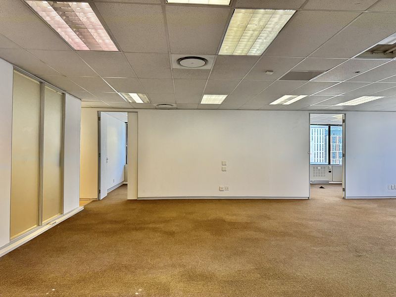 243 m² Office to let in Cape Town City Centre/CBD, 2 Long Street (photo 8)
