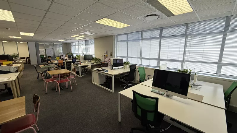 323 m² Office to let in Claremont, Grove Exchange (photo 15)