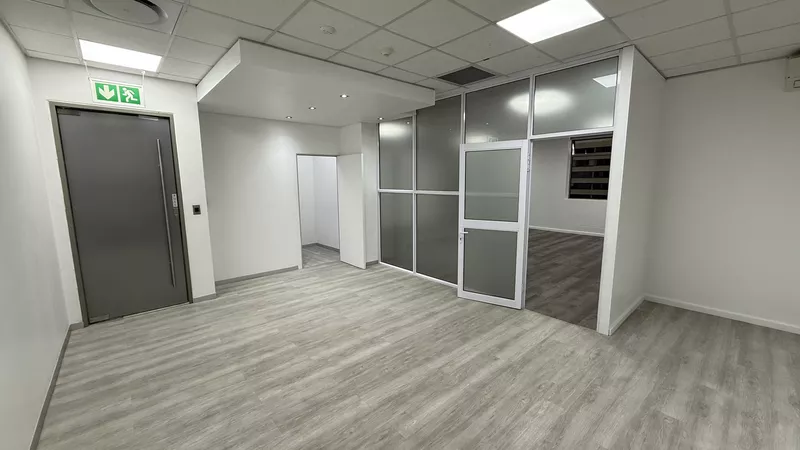 472 m² Office to let in Claremont, 200 On Main (photo 6)