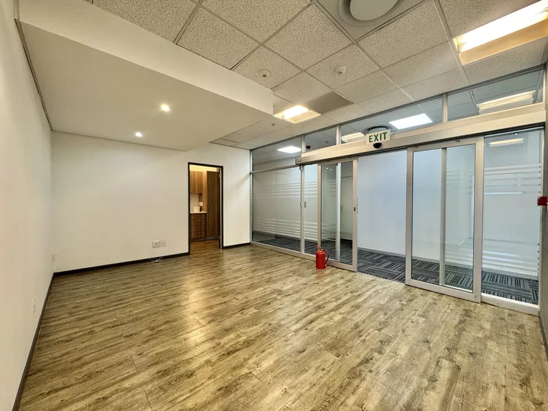 231 m² Office to let in Cape Town City Centre/CBD, Convention Towers (photo 3)