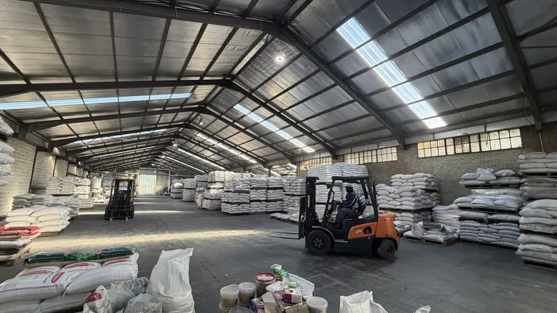 2 574 m² Industrial to let in Okavango Park, Falcon Close, Okavango Park (photo 20)