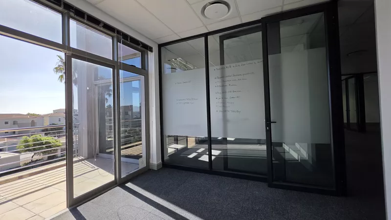 192 m² Office to let in Grosvenor Square, Grosvenor Square - Block A (photo 22)