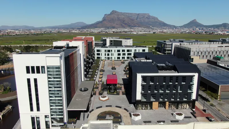 166 m² Office to let in Century City, Bridgewater One - Studios (Block B) (photo 8)