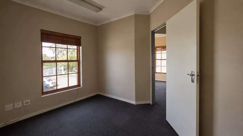 94 m² Office for sale in Bellville, Old Dutch Square (photo 19)