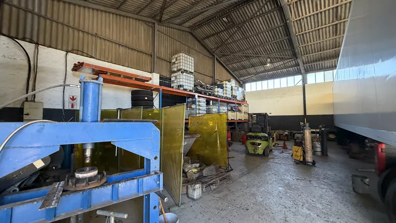 3 813 m² Industrial to let in Brackenfell Industrial, 6 Viben Avenue (photo 18)
