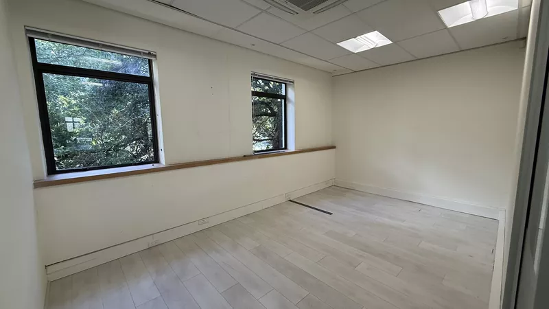 415 m² Office to let in Newlands, Slade House, Boundary Terraces (photo 10)