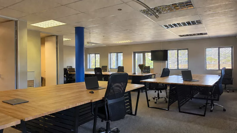 200 m² Office to let in Central Park, The Pavilion (photo 20)