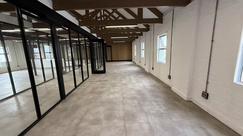 343 m² Office for sale in Foreshore, Castle Mews (photo 17)