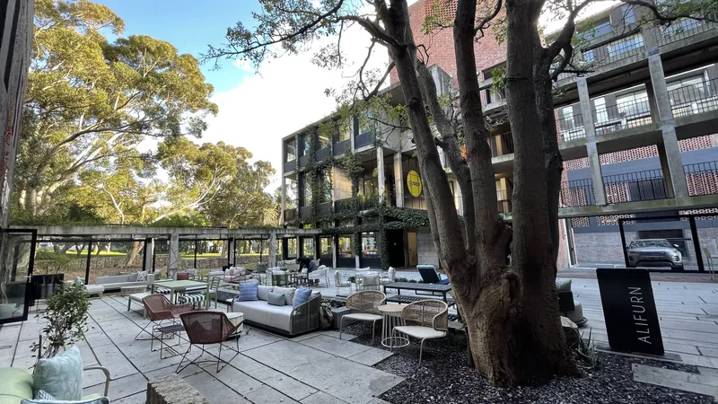815 m² Office to let in Woodstock, Tramways (photo 2)