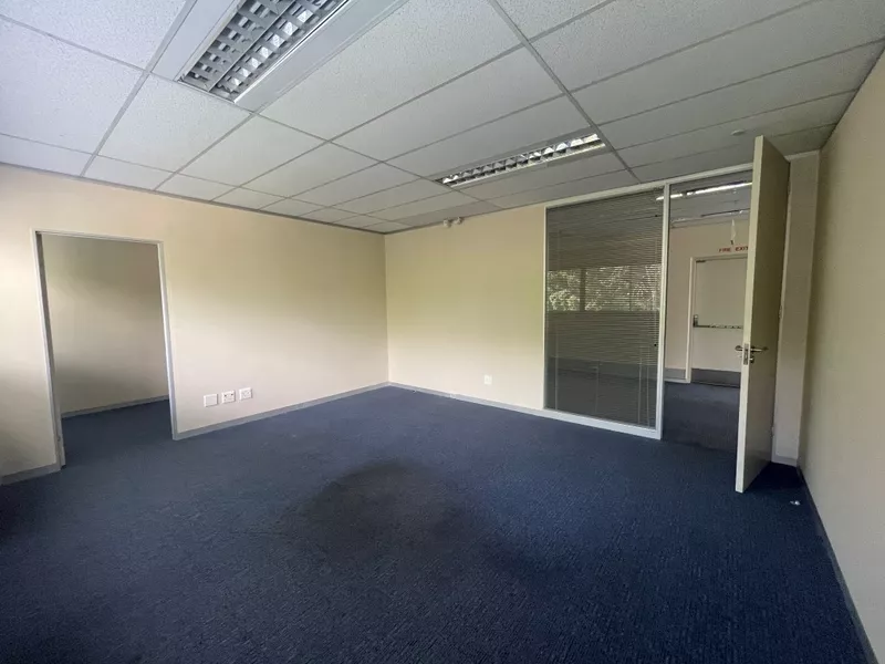 1 025 m² Office to let in Pinelands, Golf Park (photo 39)