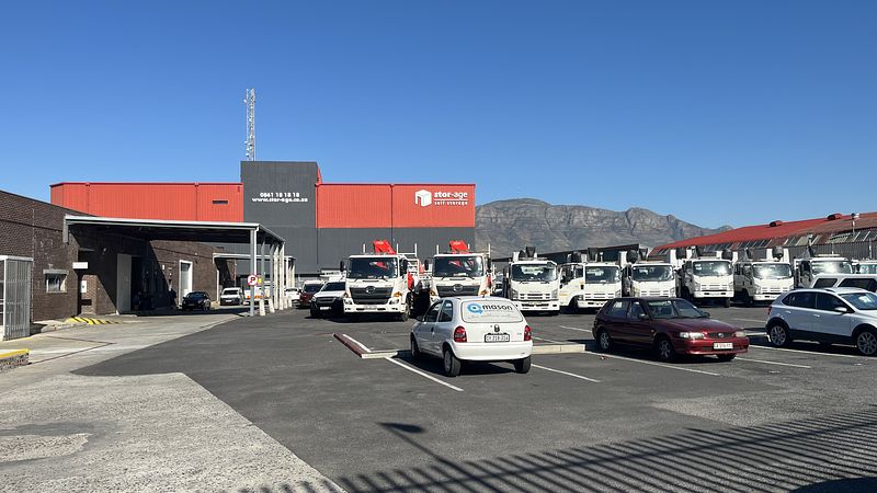3 179 m² Industrial to let in Southern Suburbs, 64 White Road Retreat Industrial (photo 1)