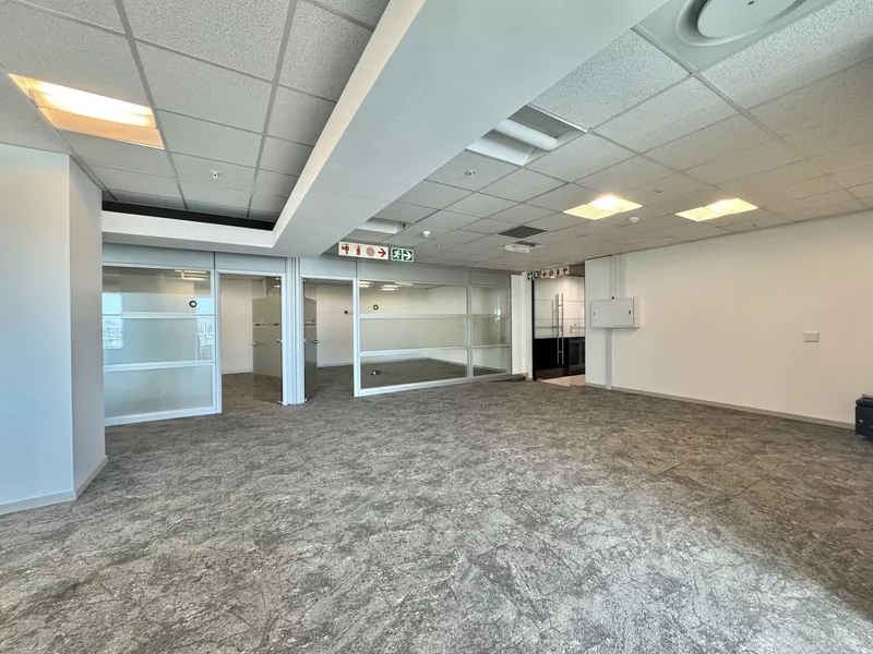 561 m² Office to let in Cape Town City Centre/CBD, Convention Towers (photo 3)
