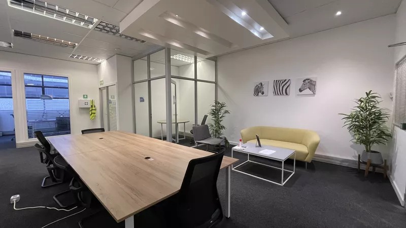 193 m² Office to let in Observatory, Gate House (photo 4)