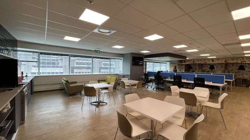 950 m² Office to let in Cape Town City Centre/CBD, The Towers (photo 13)