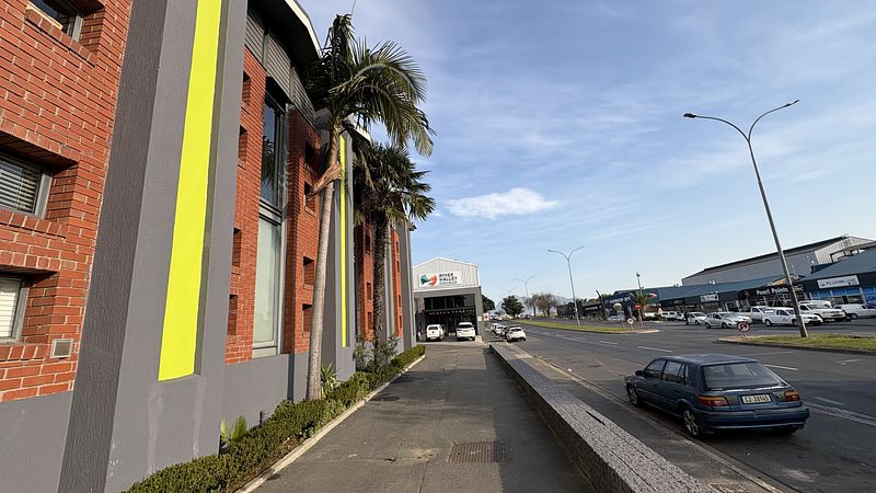 413 m² Property to let in Paarl, Urban Growth Park (photo 3)