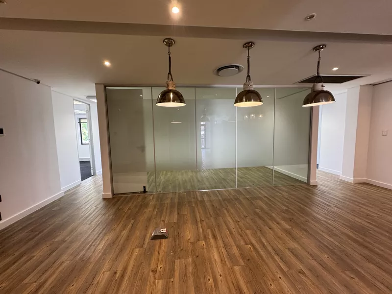 1 950 m² Office for sale in Tyger Valley, Biella Building (photo 7)