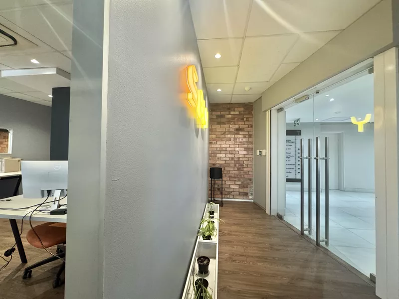 190 m² Office to let in De Waterkant, Sovereign Quay (photo 4)
