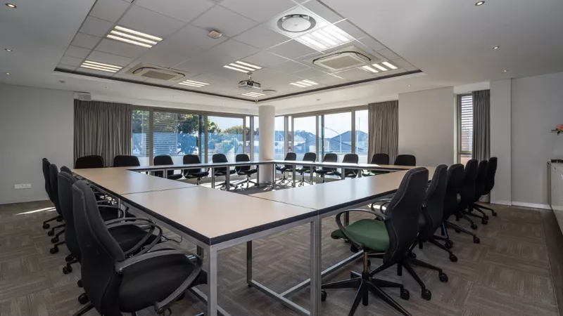1 124 m² Office to let in Kenilworth, 325 Main Road Kenilworth, Pam Golding on Main (photo 6)
