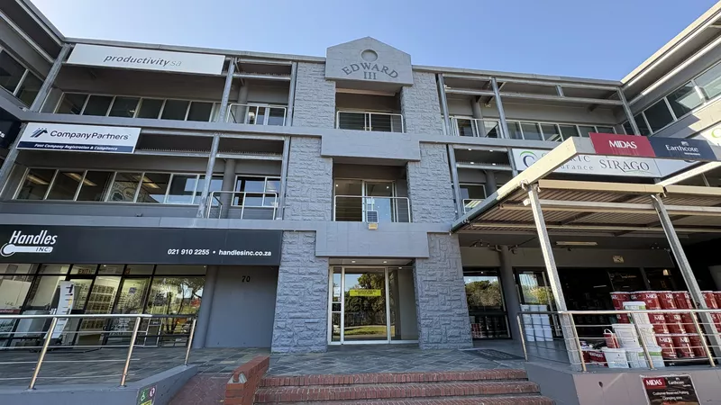 243 m² Office to let in Tyger Valley, Edward 3 (photo 1)