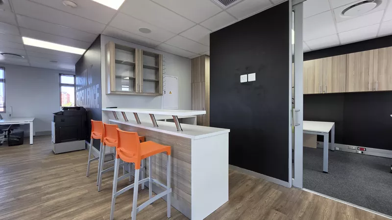 137 m² Office to let in Grosvenor Square, Grosvenor Square - Block A (photo 23)