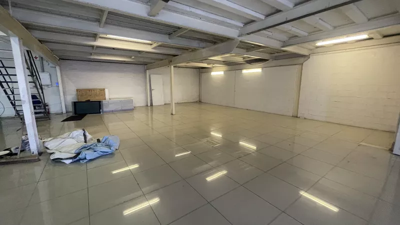 394 m² Industrial to let in Salt River, 33 Salt River Road (photo 9)