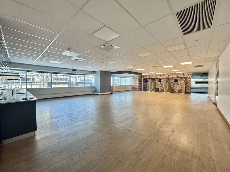 950 m² Office to let in Cape Town, The Towers (photo 9)