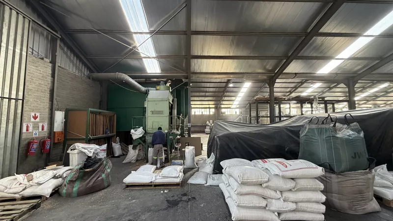 2 574 m² Industrial to let in Okavango Park, Falcon Close, Okavango Park (photo 37)