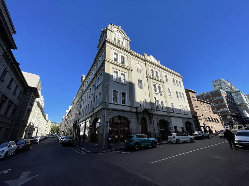 903 m² Office to let in Cape Town City Centre/CBD, 30 Keerom Street (photo 1)