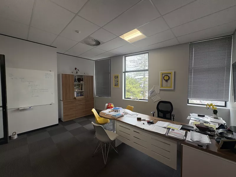 305 m² Office to let in Durbanville, Village Square (photo 12)