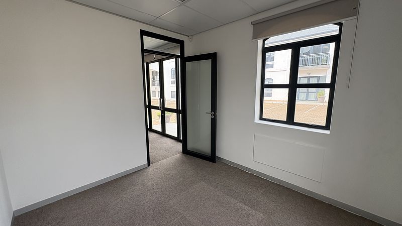 262 m² Office to let in Stellenbosch, Stellenpark Business Park (photo 37)