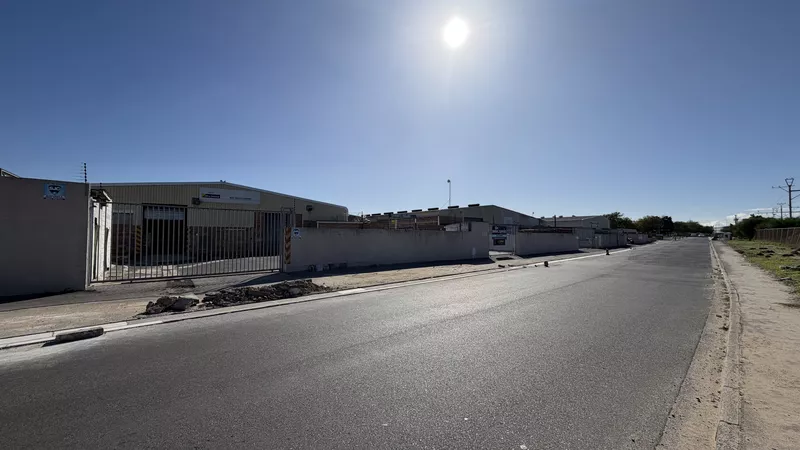 1 100 m² Retail property to let in Brackenfell, Brackenfell Shopping Centre (photo 22)