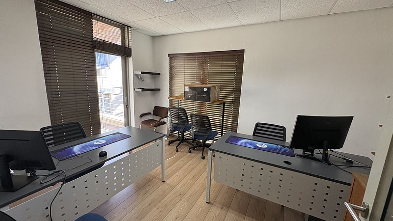 215 m² Office to let in Durbanville, Monaco Square (photo 15)